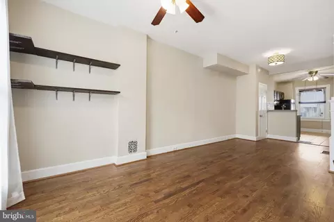 Living - 122 N Streeper St, Baltimore, MD 21224 photo 4 of 5