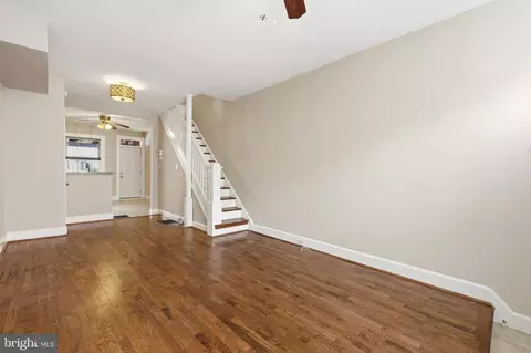 Living - 122 N Streeper St, Baltimore, MD 21224 photo 2 of 5