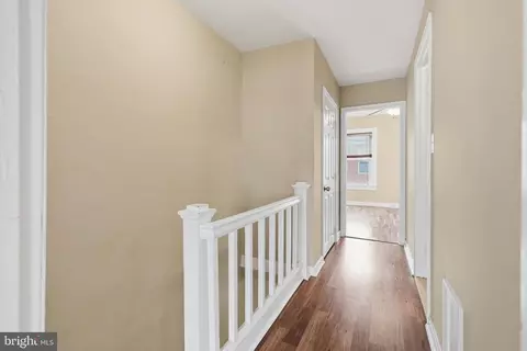 Entry Way - 122 N Streeper St, Baltimore, MD 21224 photo 2 of 4