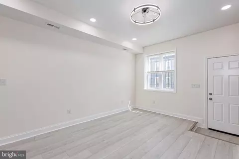 Living - 2540 Eager St, Baltimore, MD 21205 photo 2 of 4
