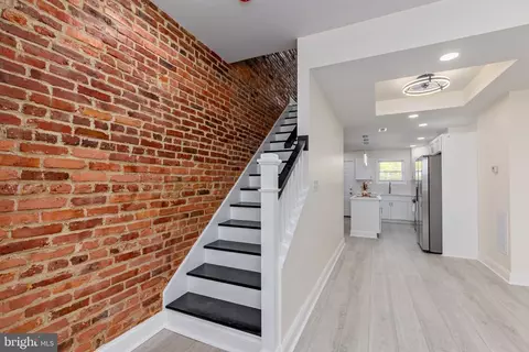 Entry Way - 2540 Eager St, Baltimore, MD 21205 photo 3 of 8