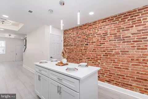 Entry Way - 2540 Eager St, Baltimore, MD 21205 photo 5 of 8
