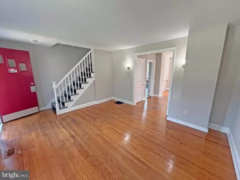Living - 615 Benninghaus Rd, Baltimore, MD 21212 photo 2 of 6