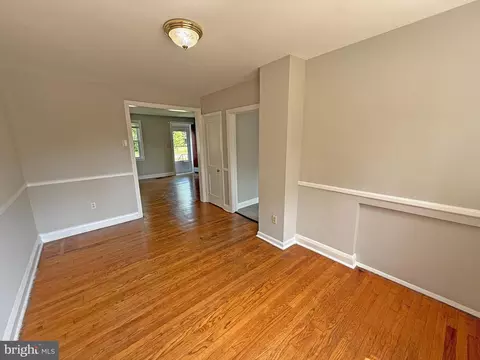 Living - 615 Benninghaus Rd, Baltimore, MD 21212 photo 5 of 6