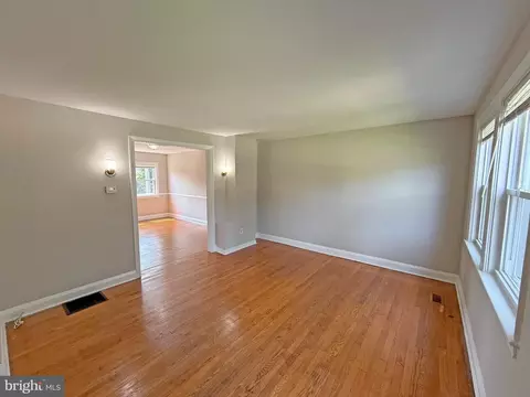 Living - 615 Benninghaus Rd, Baltimore, MD 21212 photo 1 of 6