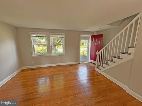 Living - 615 Benninghaus Rd, Baltimore, MD 21212 photo 4 of 6