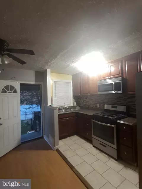 Entry Way - 4747 Ivanhoe Ave, Baltimore, MD 21212 photo 4 of 9