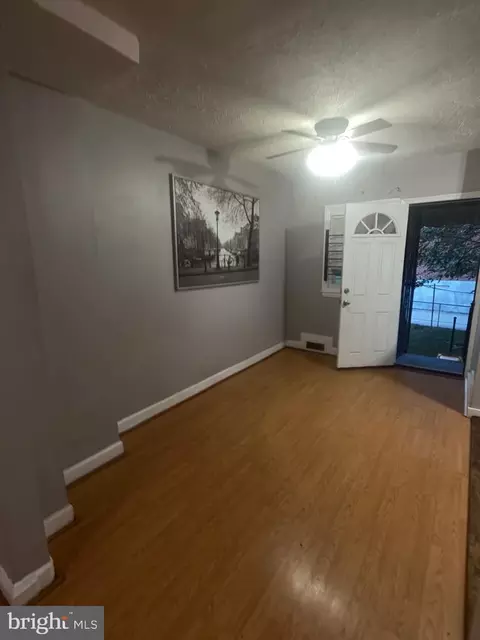 Entry Way - 4747 Ivanhoe Ave, Baltimore, MD 21212 photo 2 of 9