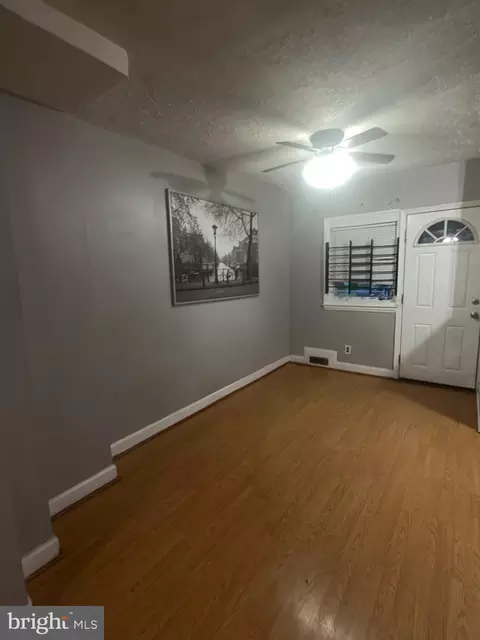 Entry Way - 4747 Ivanhoe Ave, Baltimore, MD 21212 photo 6 of 9