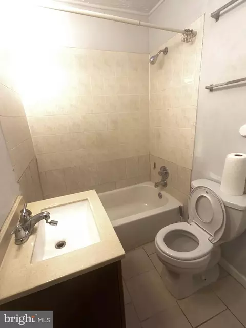 Bath - 4747 Ivanhoe Ave, Baltimore, MD 21212 photo 3 of 5