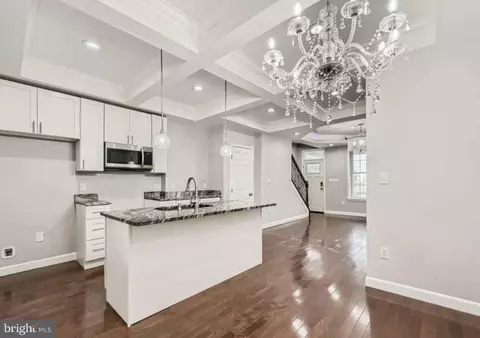 Entry Way - 905 E Patapsco Ave, Baltimore, MD 21225 photo 3 of 7