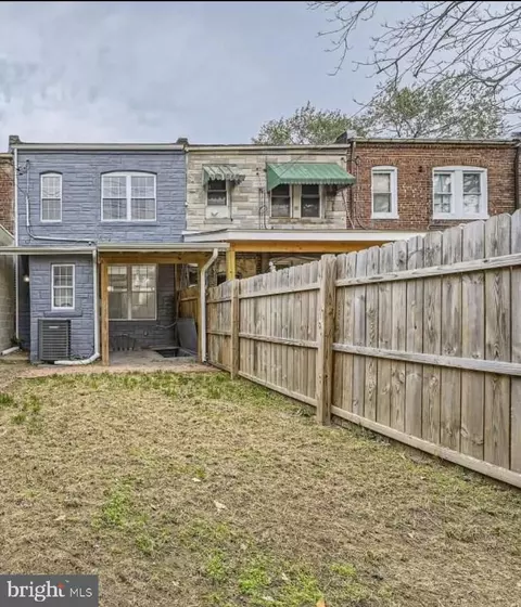 Exterior - 905 E Patapsco Ave, Baltimore, MD 21225 photo 4 of 4