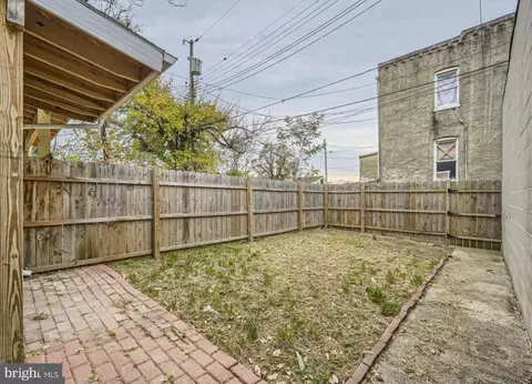 Exterior - 905 E Patapsco Ave, Baltimore, MD 21225 photo 5 of 6