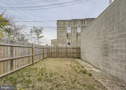 Exterior - 905 E Patapsco Ave, Baltimore, MD 21225 photo 4 of 6