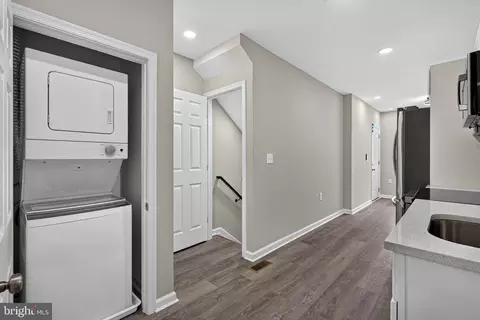 Entry Way - 325 S Monroe St, Baltimore, MD 21223 photo 2 of 4