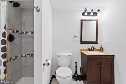Bath - 1214 Dukeland St, Baltimore, MD 21216 photo 2 of 2