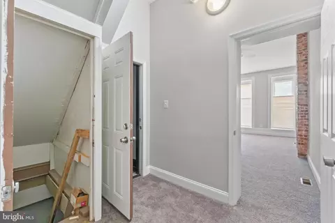 Entry Way - 2014 Mcculloh St, Baltimore, MD 21217 photo 2 of 4