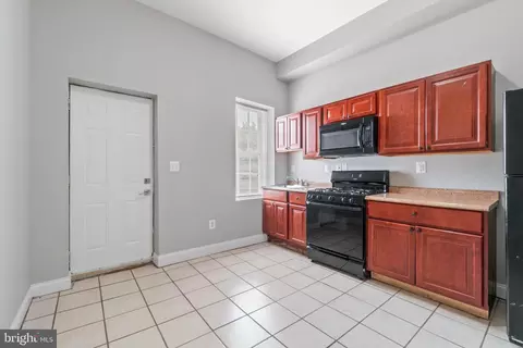 Entry Way - 2014 Mcculloh St, Baltimore, MD 21217 photo 1 of 4