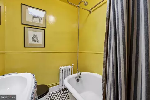 Bath - 4212 Evans Chapel Rd, Baltimore, MD 21211 photo 1 of 2