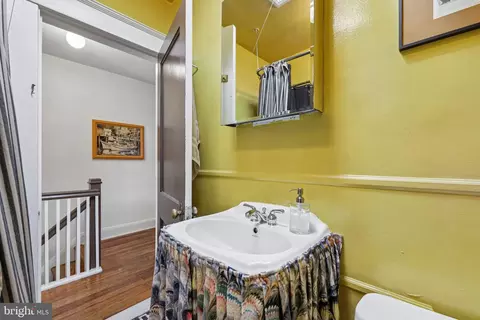 Bath - 4212 Evans Chapel Rd, Baltimore, MD 21211 photo 2 of 2