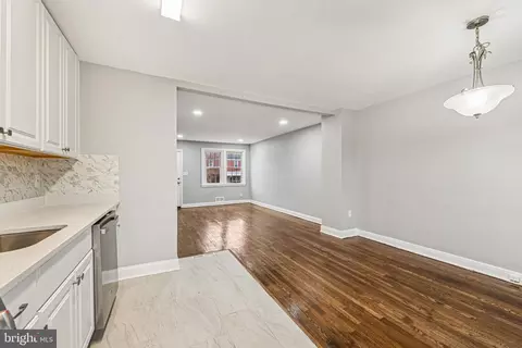 Entry Way - 38 Upmanor Rd, Baltimore, MD 21229 photo 2 of 5