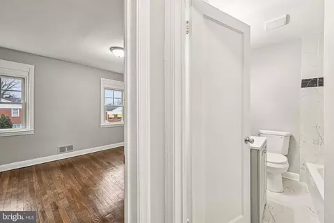 Entry Way - 38 Upmanor Rd, Baltimore, MD 21229 photo 4 of 5