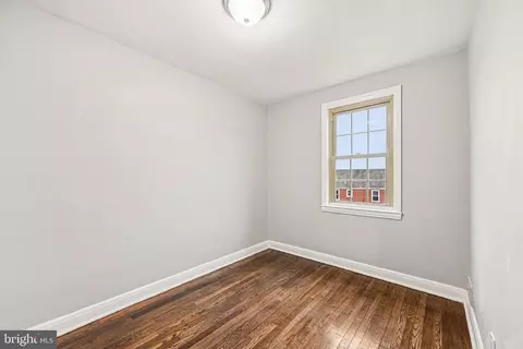 Bedroom - 38 Upmanor Rd, Baltimore, MD 21229 photo 4 of 6