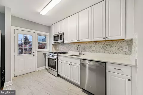 Kitchen - 38 Upmanor Rd, Baltimore, MD 21229 photo 2 of 2