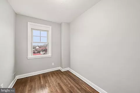 Bedroom - 38 Upmanor Rd, Baltimore, MD 21229 photo 2 of 6