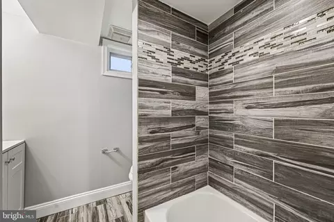 Bath - 38 Upmanor Rd, Baltimore, MD 21229 photo 2 of 4