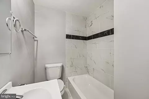 Bath - 38 Upmanor Rd, Baltimore, MD 21229 photo 1 of 4