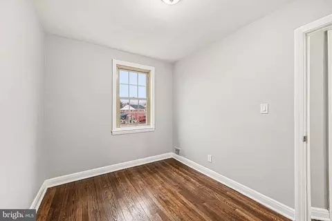 Bedroom - 38 Upmanor Rd, Baltimore, MD 21229 photo 5 of 6