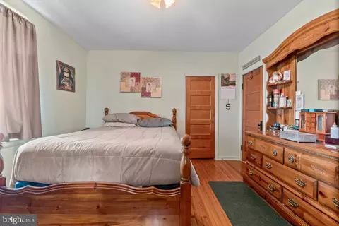 Bedroom - 3915 W Overlea Ave, Baltimore, MD 21206 photo 2 of 4
