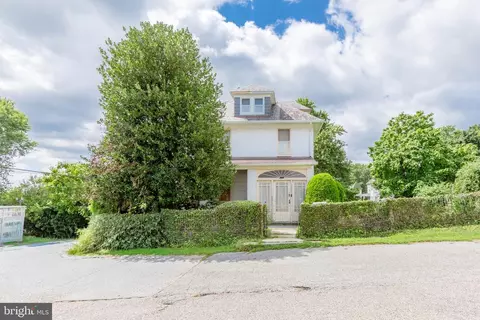 Exterior - 3915 W Overlea Ave, Baltimore, MD 21206 photo 2 of 11