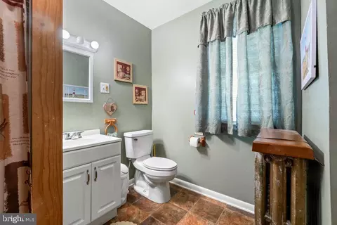 Bath - 3915 W Overlea Ave, Baltimore, MD 21206 photo 1 of 1