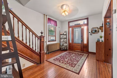 Entry Way - 3915 W Overlea Ave, Baltimore, MD 21206 photo 4 of 6