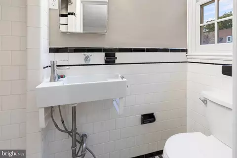 Bath - 4237 Wickford Rd, Baltimore, MD 21210 photo 1 of 4