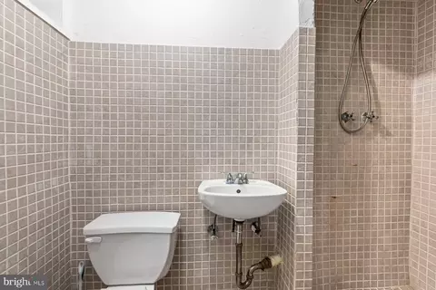 Bath - 4237 Wickford Rd, Baltimore, MD 21210 photo 4 of 4