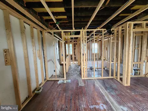 Entry Way - 4907 Edgemere Ave, Baltimore, MD 21215 photo 4 of 7