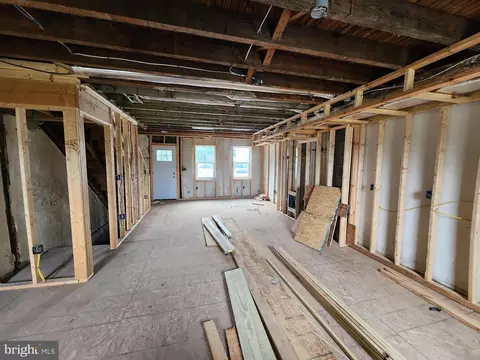 Entry Way - 4907 Edgemere Ave, Baltimore, MD 21215 photo 3 of 7
