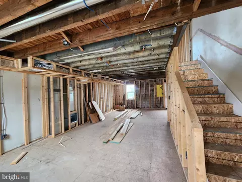 Entry Way - 4907 Edgemere Ave, Baltimore, MD 21215 photo 1 of 7