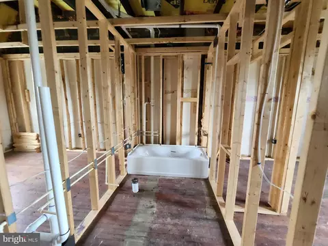 Entry Way - 4907 Edgemere Ave, Baltimore, MD 21215 photo 6 of 7