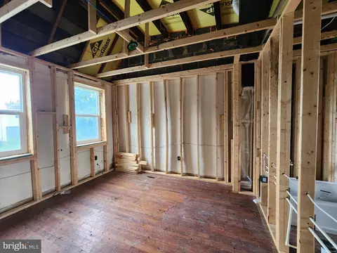 Entry Way - 4907 Edgemere Ave, Baltimore, MD 21215 photo 7 of 7