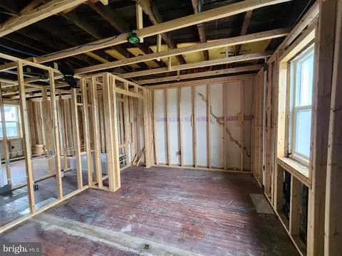 Entry Way - 4907 Edgemere Ave, Baltimore, MD 21215 photo 5 of 7
