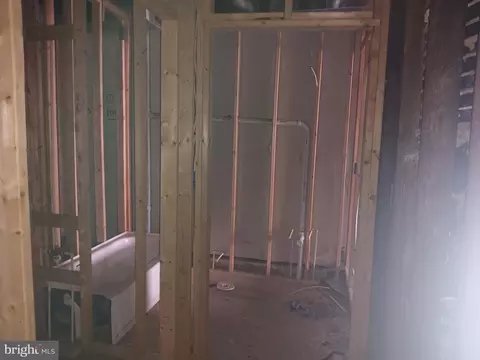 Entry Way - 1133 Harlem Ave, Baltimore, MD 21217 photo 5 of 9