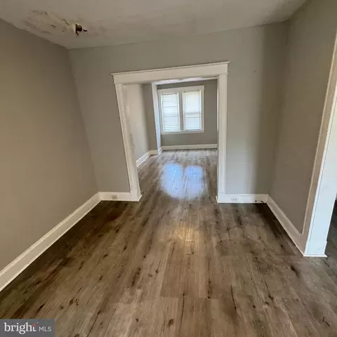 Entry Way - 4945 Edgemere Ave, Baltimore, MD 21215 photo 1 of 3