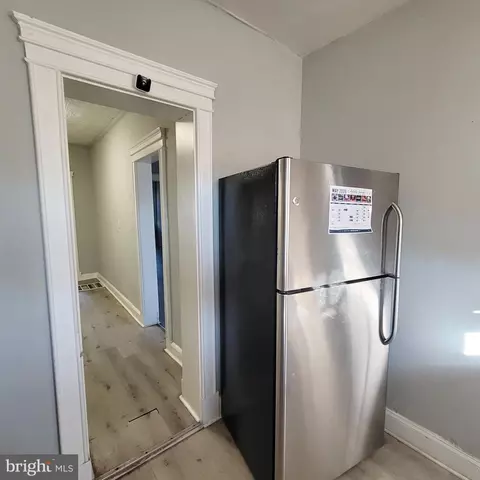 Entry Way - 4945 Edgemere Ave, Baltimore, MD 21215 photo 2 of 3