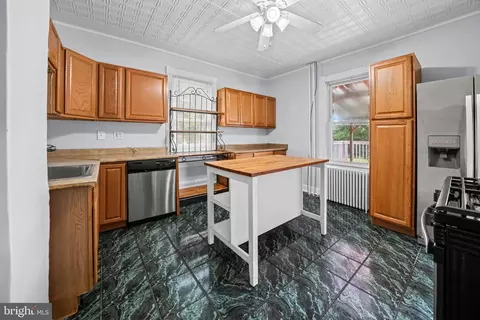 Kitchen - 1016 Pine Heights Ave, Baltimore, MD 21229 photo 1 of 3