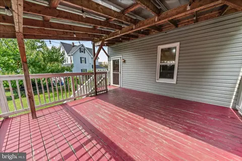 Exterior - 1016 Pine Heights Ave, Baltimore, MD 21229 photo 5 of 13