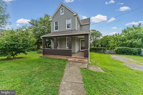 Exterior - 1016 Pine Heights Ave, Baltimore, MD 21229 photo 1 of 13